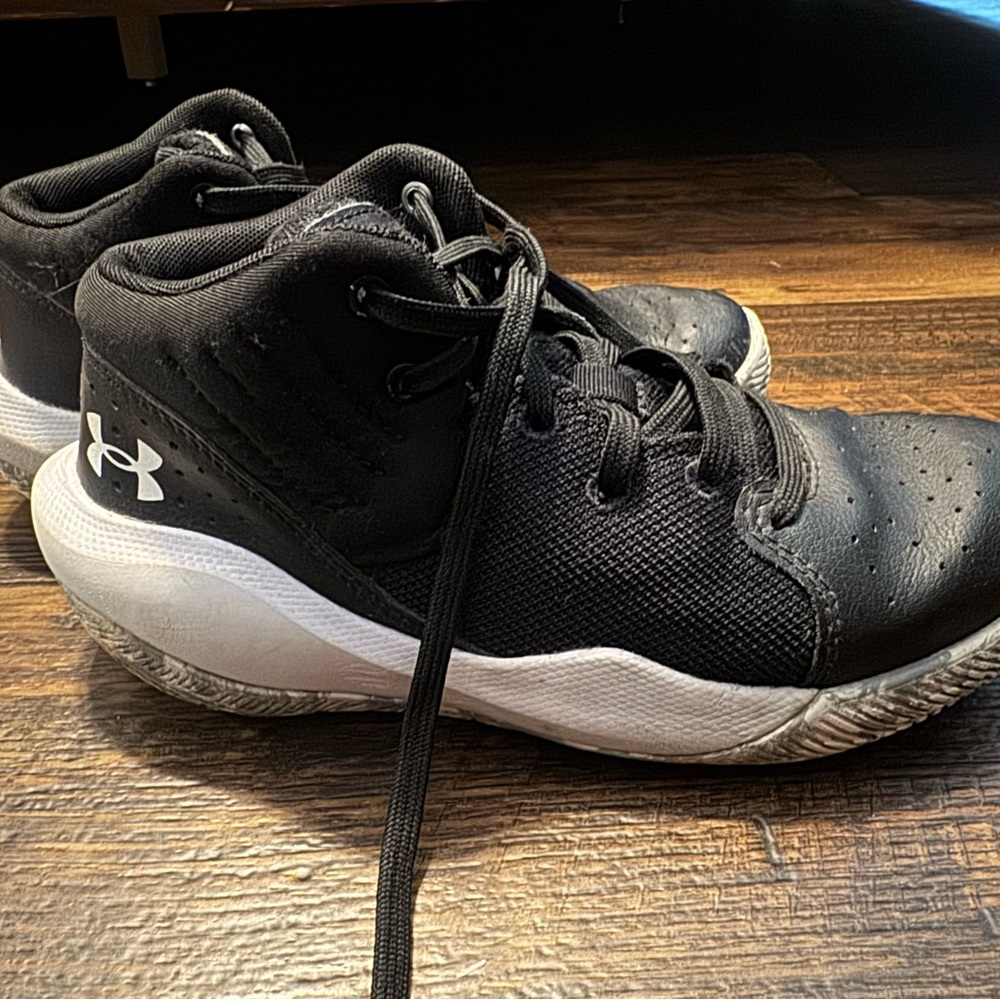 Under Armour Black and White Sneakers Mid-Top Design